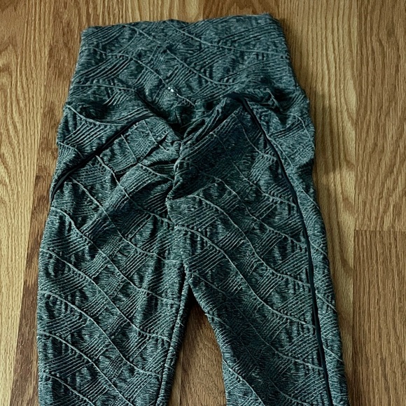 abs2b FITNESS APPAREL Booty Scrunch Grey Athletic LEGGINGS Size XS - Picture 8 of 9